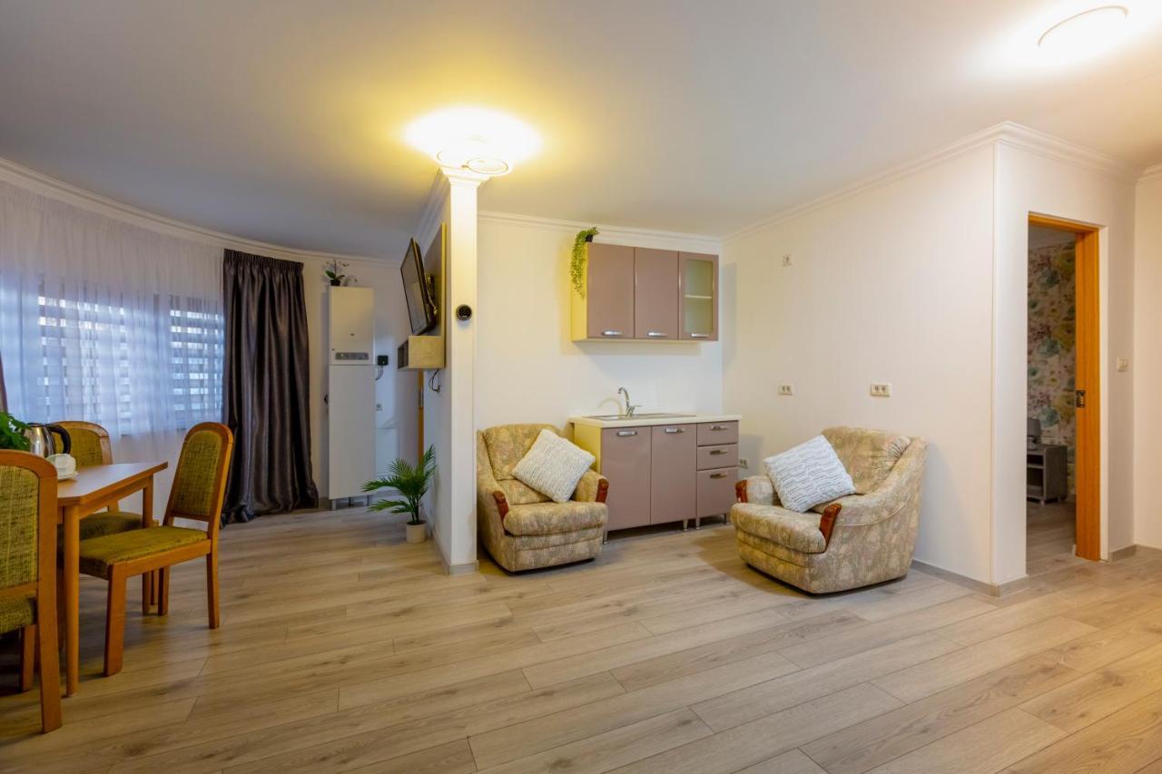 Vaias Aparts Târgu Neamț Exterior photo