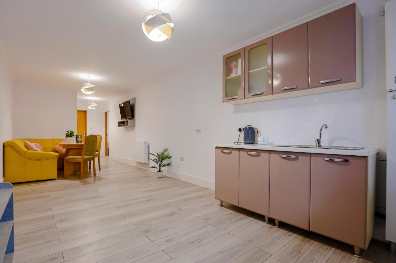 Vaias Aparts Târgu Neamț Exterior photo