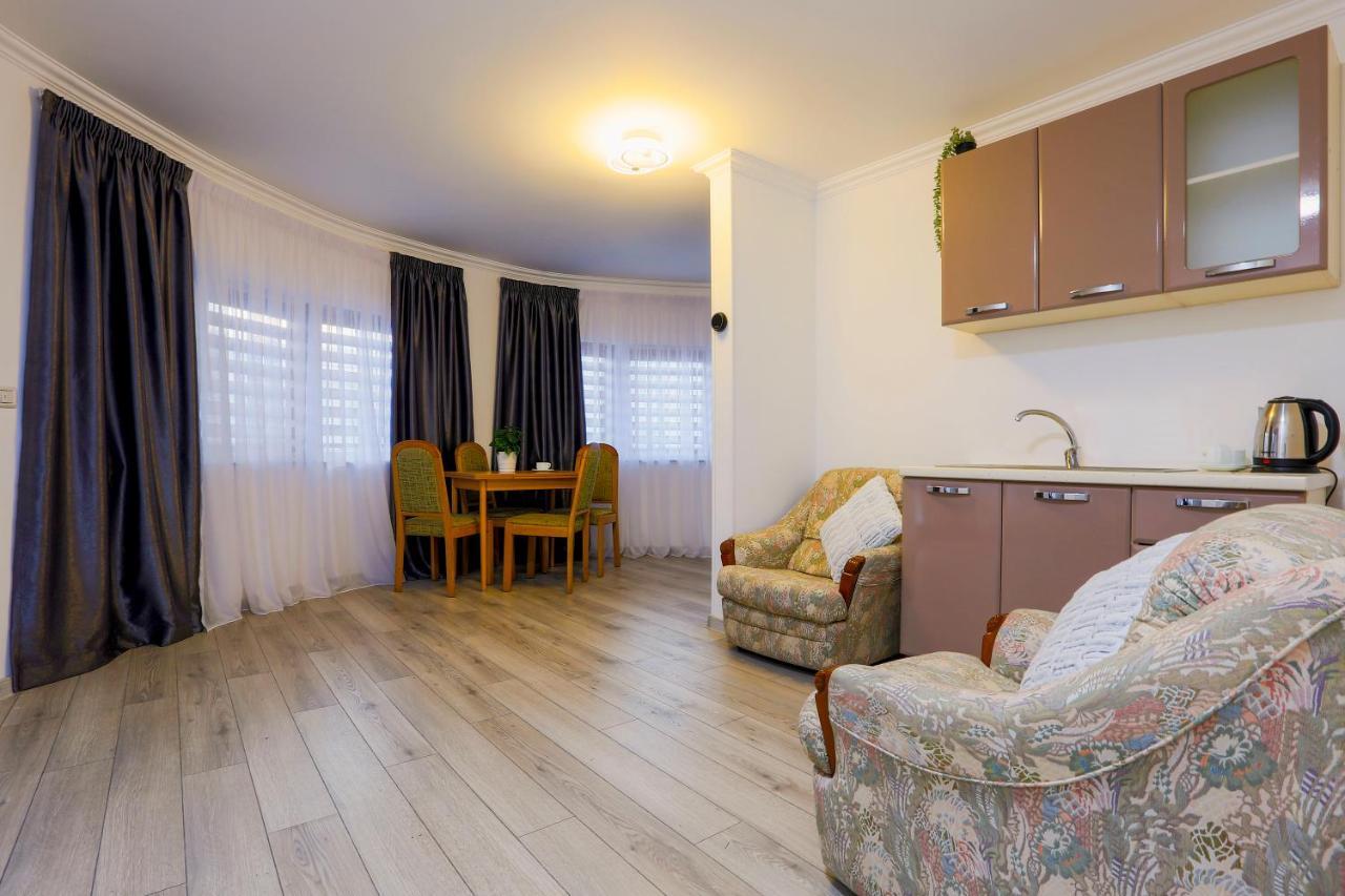 Vaias Aparts Târgu Neamț Exterior photo