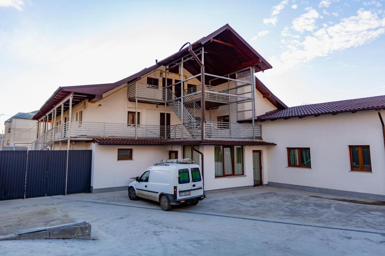 Vaias Aparts Târgu Neamț Exterior photo