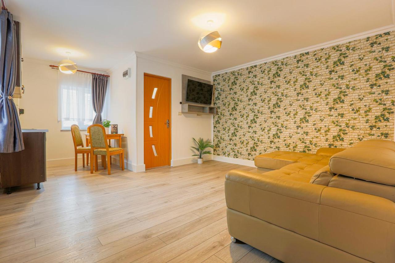 Vaias Aparts Târgu Neamț Exterior photo