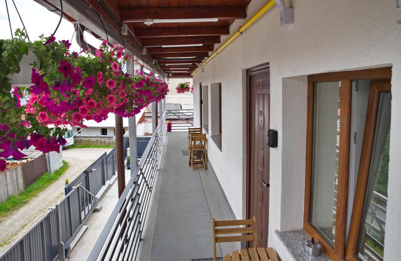 Vaias Aparts Târgu Neamț Exterior photo